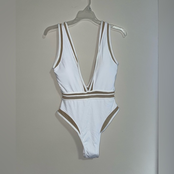 NWT Sexy Low Cut One Piece Swimsuit 🏖️ - Picture 3 of 5